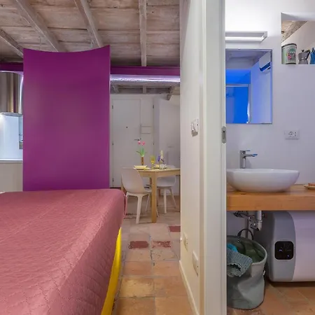 Mignon Lilac House *